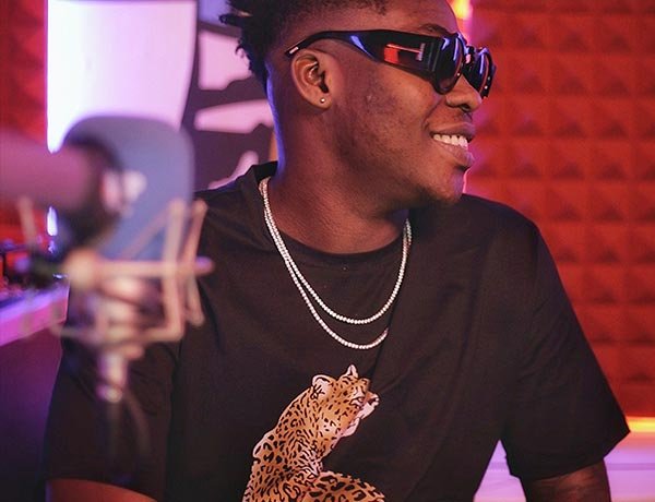 Contact 2 cool-fm-96-9-jgSMz2ZLisU-unsplash