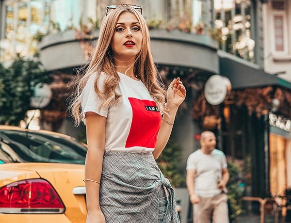 Contact 5 sule-makaroglu-Pn0i5zLEXgU-unsplash